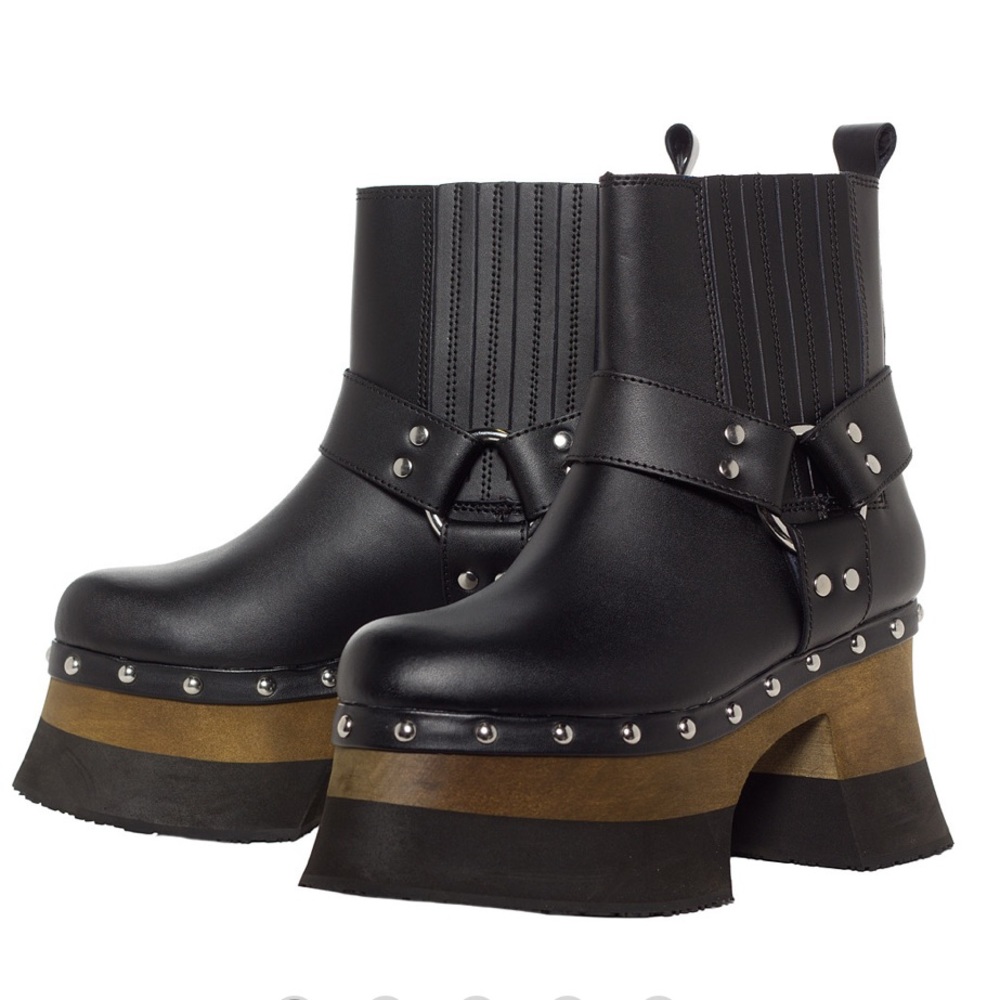 Tuk Harness Boot- Black Leather Size 8